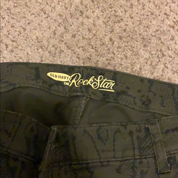 Army green snake skin designed jeggings - Picture 4 of 5